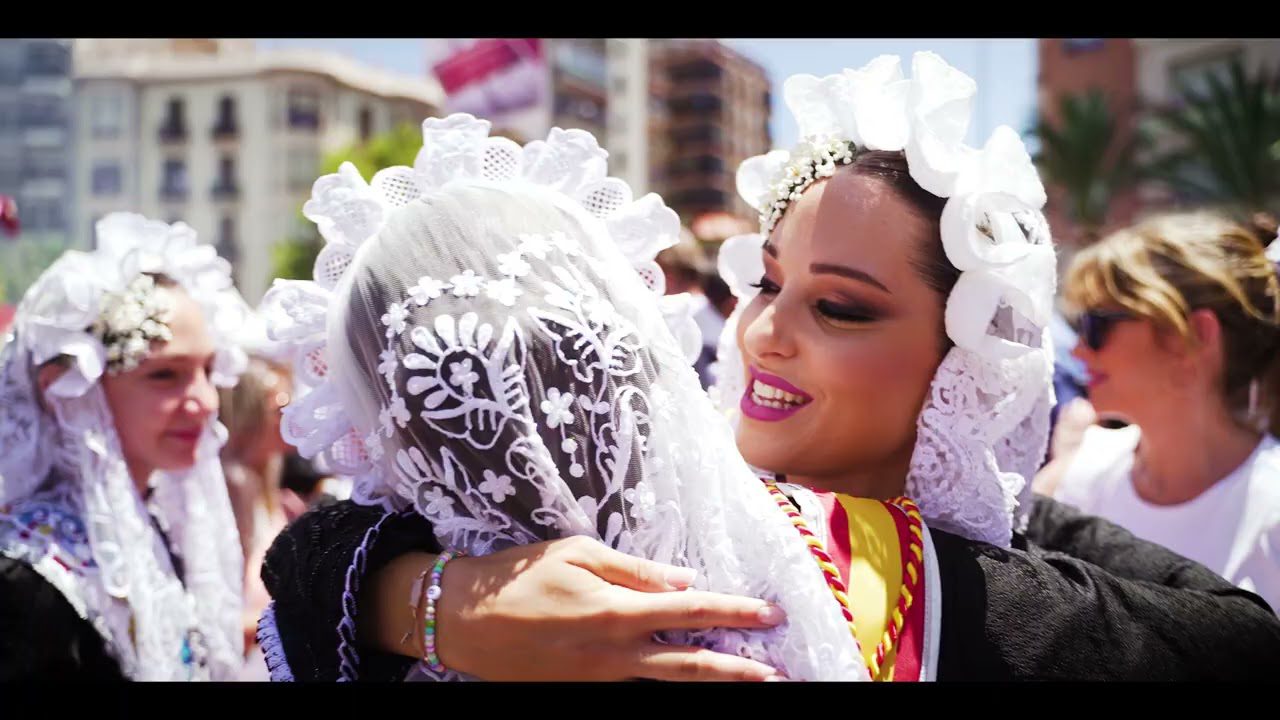 Las Hogueras de San Juan en Alicante: Fuego y Celebración