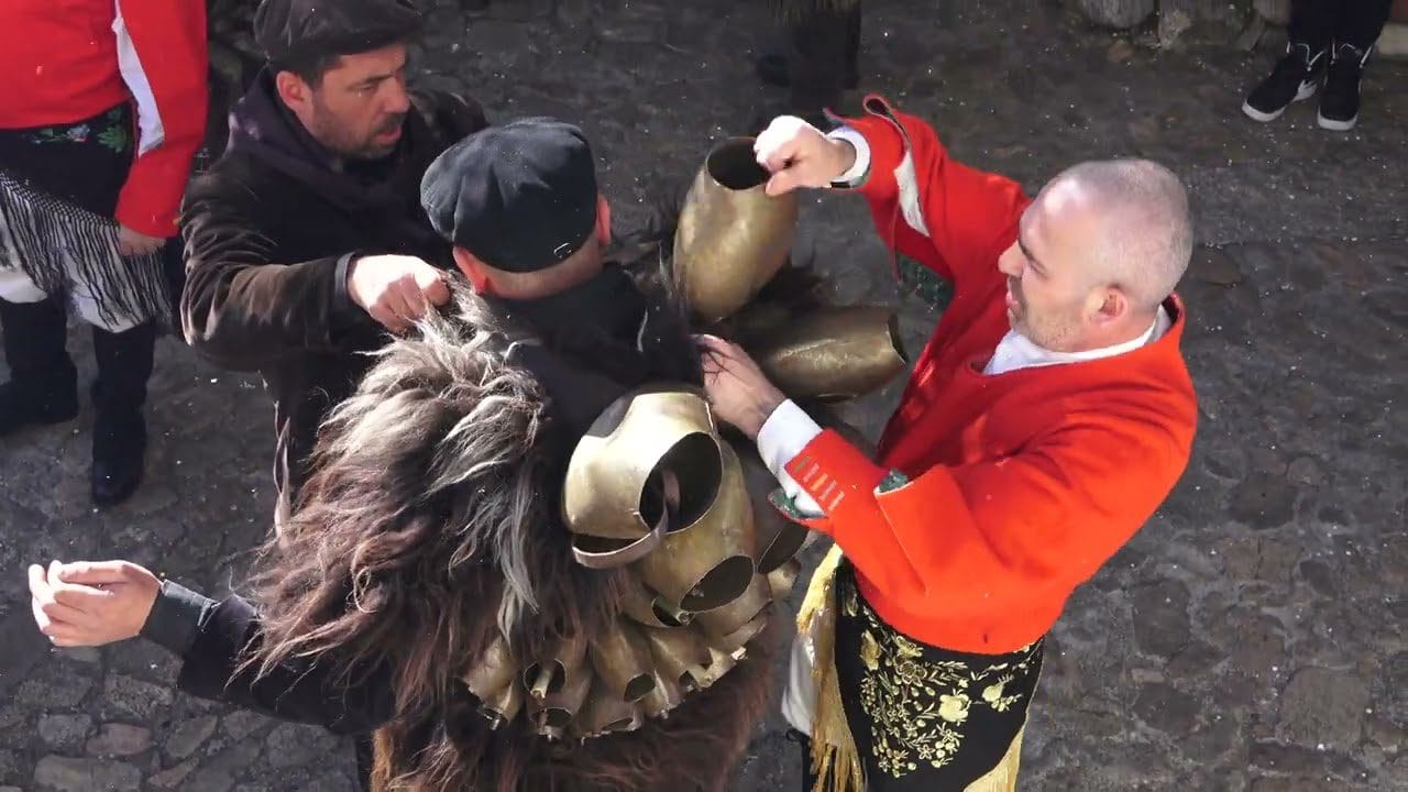 El Carnaval de Mamoiada: Máscaras y Tradición en Cerdeña