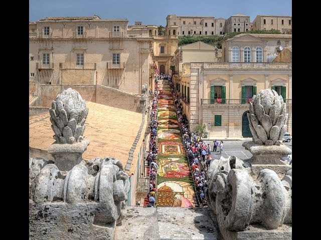 El Festival de las Flores en Noto: Belleza y Perfume en Sicilia