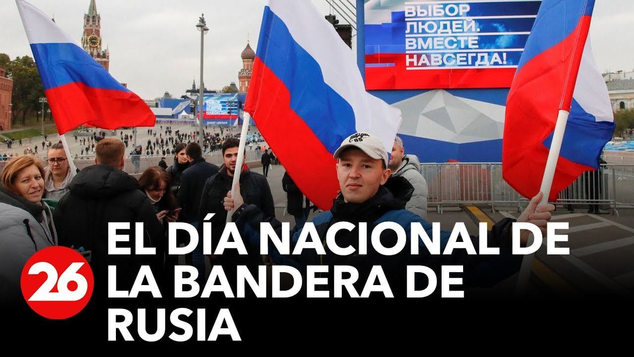 La Fiesta del Día de la Bandera en San Petersburgo: Celebración y Respeto en Rusia